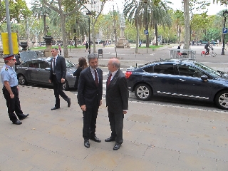Miguel Ángel Gimeno saluda a Carlos Lesmes a su llegada al TSJCat